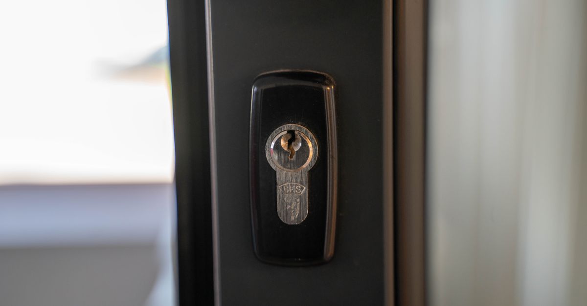 locksmith service technician — White Plains Rd Locksmith